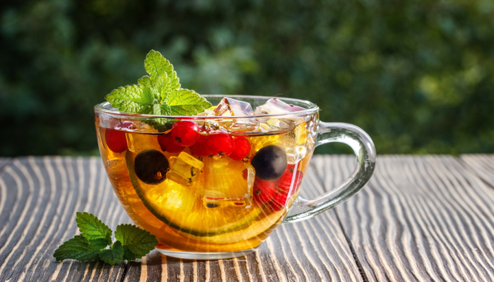 tasse de thé aux fruits